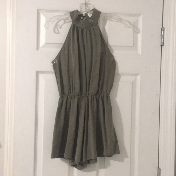 Sleeveless Romper XS - Picture 1 of 3